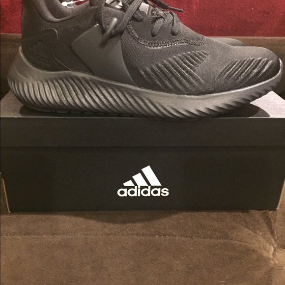 BNWTs in box Adidas women’s (size 6) - Picture 5 of 7